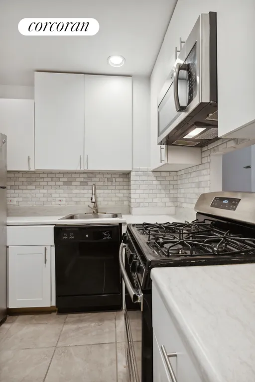 New York City Real Estate | View 40 West 72nd Street, 32 | Kitchen | View 2