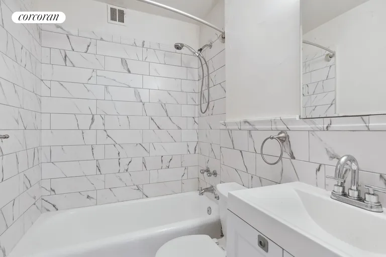 New York City Real Estate | View 40 West 72nd Street, 32 | Primary Bathroom | View 5