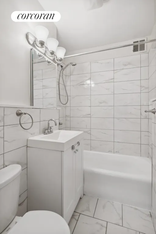 New York City Real Estate | View 40 West 72nd Street, 32 | 2nd Bathroom | View 6