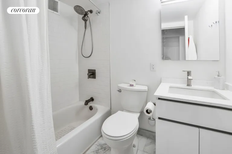 New York City Real Estate | View 166 East 63rd Street, 6D | Full Bathroom | View 5