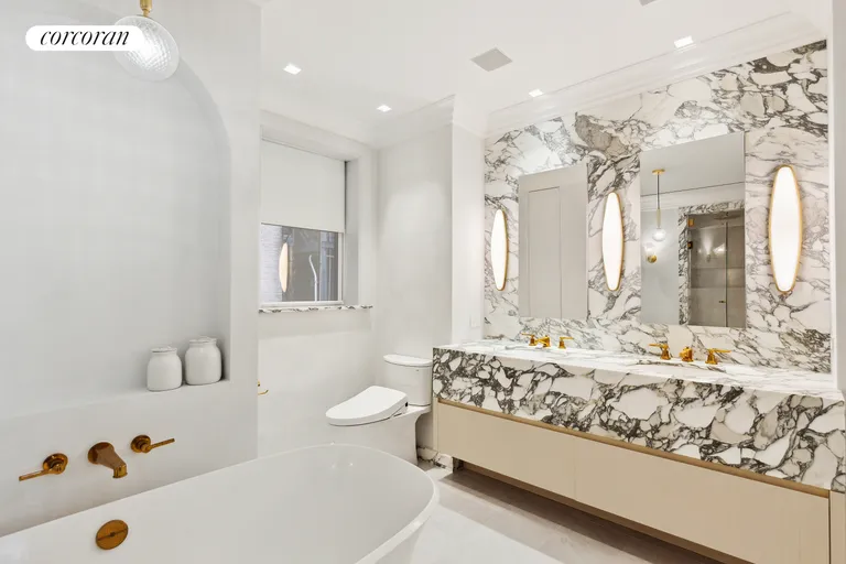 New York City Real Estate | View 730 Park Avenue, 7C | Primary Bathroom | View 15
