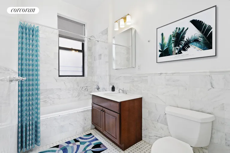 New York City Real Estate | View 321 Columbus Avenue, 7K | Full Bathroom | View 6