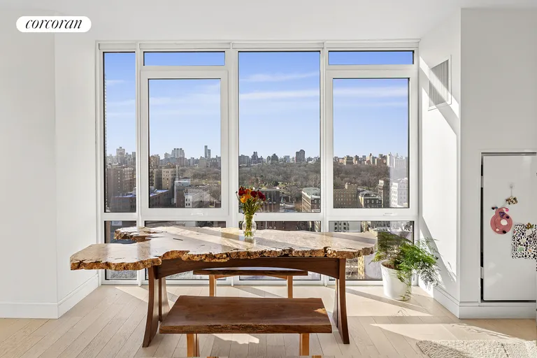 New York City Real Estate | View 1399 Park Avenue, 22A | 4 Beds, 3 Baths | View 1