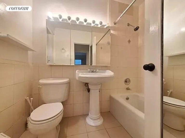 New York City Real Estate | View 159 West 53rd Street, 15G | Full Bathroom | View 7