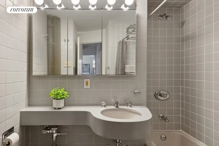 New York City Real Estate | View 15 West 84th Street, 5B | Full Bathroom | View 8
