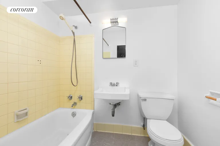 New York City Real Estate | View 70 LaSalle Street, 15H | Full Bathroom | View 7