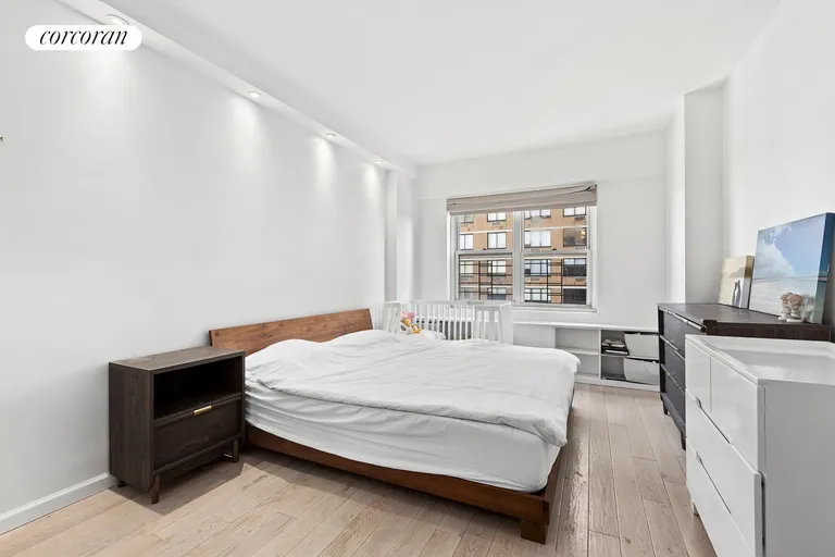 New York City Real Estate | View 60 East 8th Street, 25A | room 3 | View 4