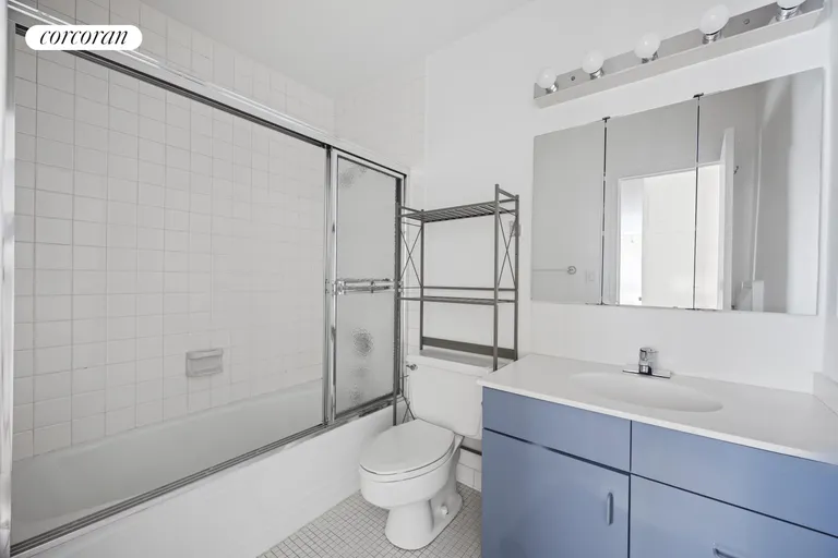 New York City Real Estate | View 1725 York Avenue, 33E | Second full bathroom | View 9