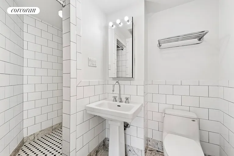 New York City Real Estate | View 40 Prince Street, 4E | Full Bathroom | View 7
