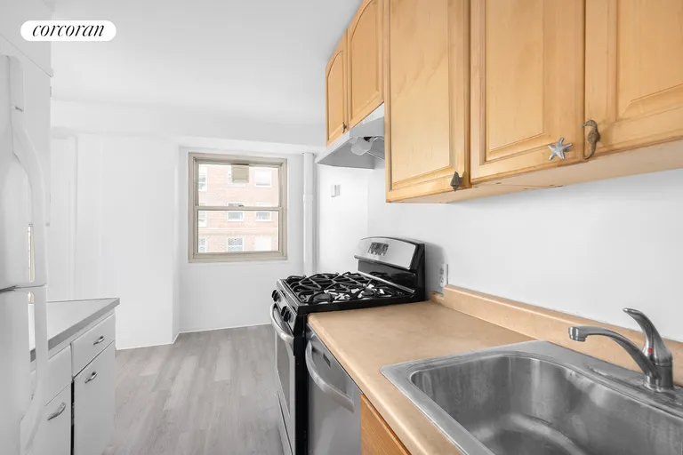 New York City Real Estate | View 70 LaSalle Street, 11F | Kitchen | View 5