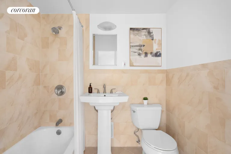 New York City Real Estate | View 70 LaSalle Street, 11F | Full Bathroom | View 15