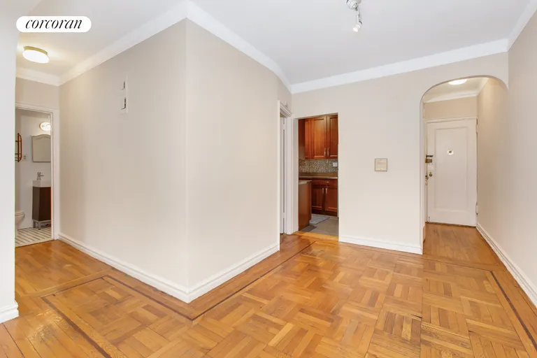 New York City Real Estate | View 585 West 214th Street, 4F | Dining Bay/ Foyer | View 8