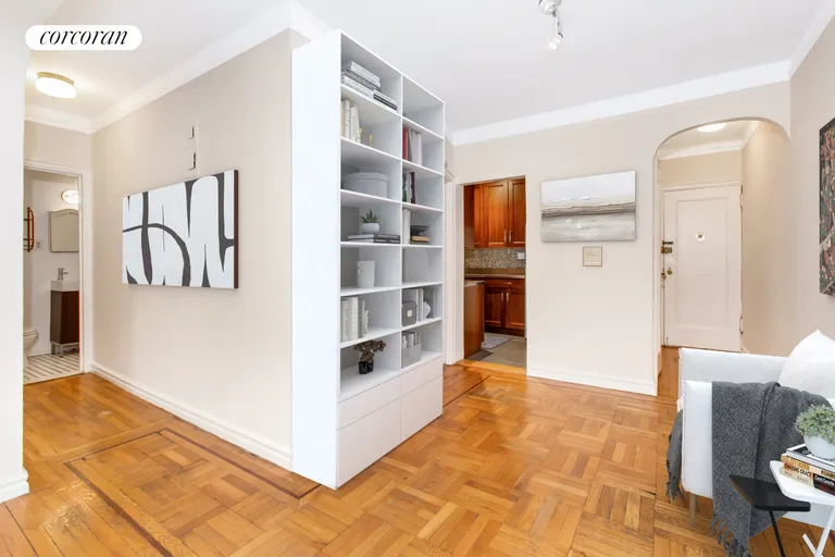 New York City Real Estate | View 585 West 214th Street, 4F | Dining Bay/ Foyer | View 7
