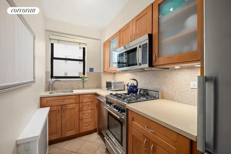 New York City Real Estate | View 166 East 35th Street, 8G | room 5 | View 6