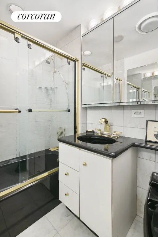 New York City Real Estate | View 20 Sutton Place South, 10C | 2nd Bathroom | View 10