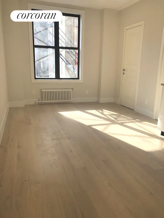 New York City Real Estate | View 500 West End Avenue, 7J | Living Room | View 2