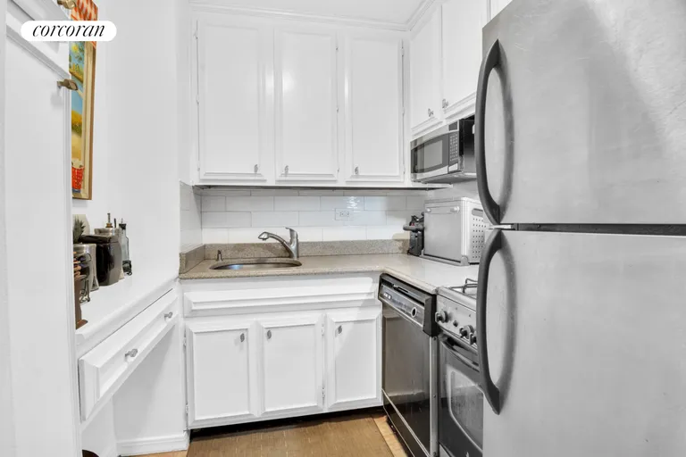 New York City Real Estate | View 301 East 22Nd Street, 7N | Kitchen | View 4