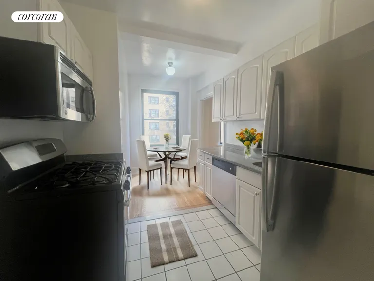 New York City Real Estate | View 210 East 68th Street, 8J | room 2 | View 3