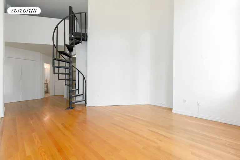 New York City Real Estate | View 176 WEST 86TH STREET, 5F | Living Room | View 3