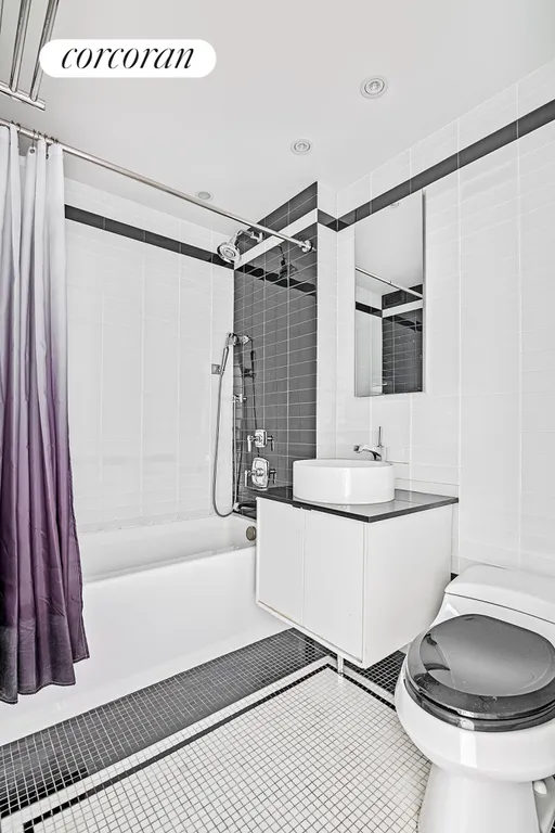 New York City Real Estate | View 22 West 15th Street, 6E | Full Bathroom | View 6