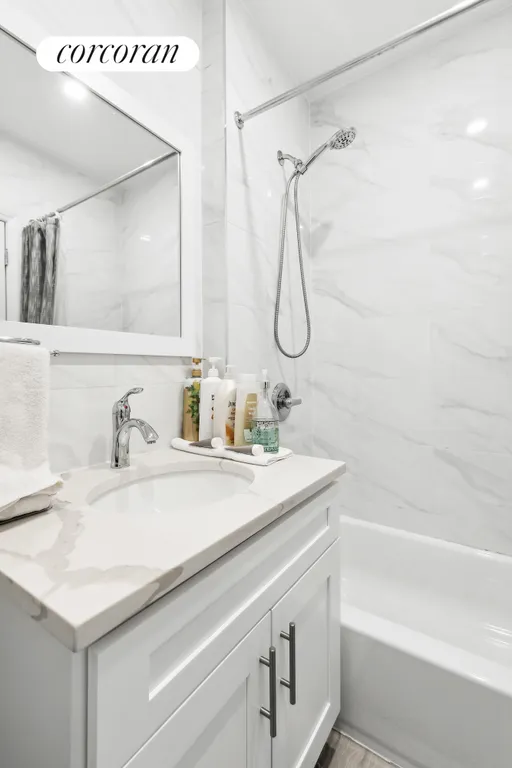 New York City Real Estate | View 254 Maple Street, 1 | Full Bathroom | View 6