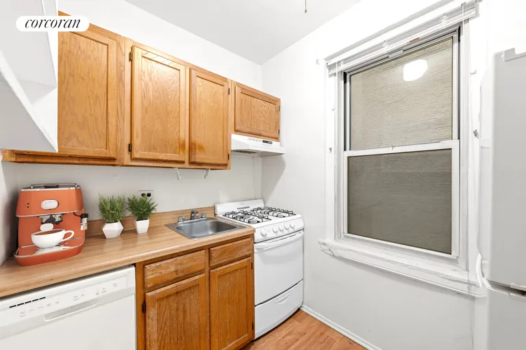 New York City Real Estate | View 70 Remsen Street, 2D | room 2 | View 3