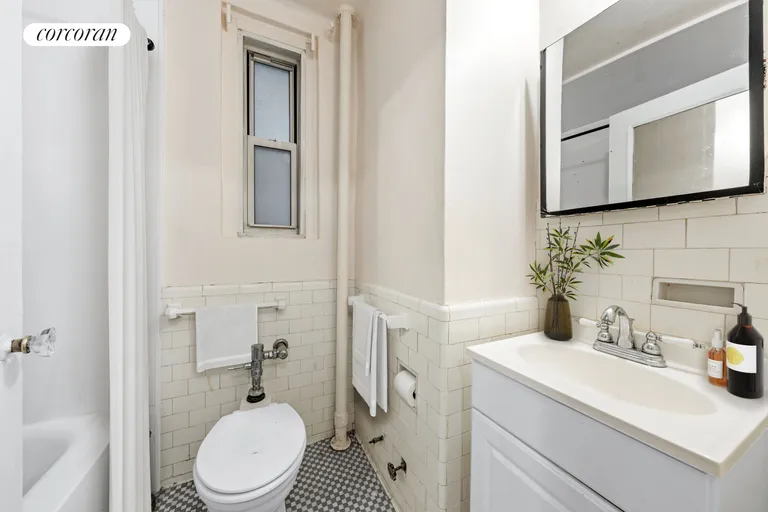 New York City Real Estate | View 70 Remsen Street, 2D | room 3 | View 4