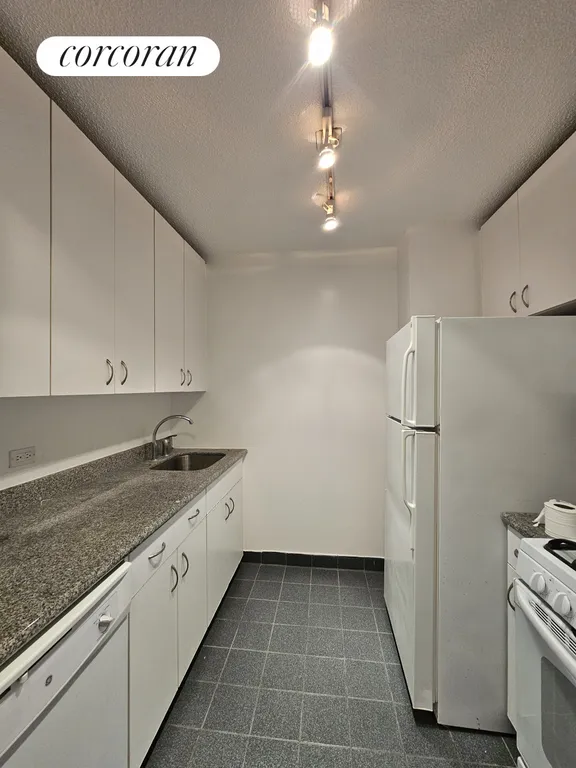 New York City Real Estate | View 200 West 60th Street, 3E | room 8 | View 9