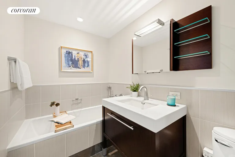 New York City Real Estate | View 225 East 34th Street, 20I | Full Bathroom | View 7