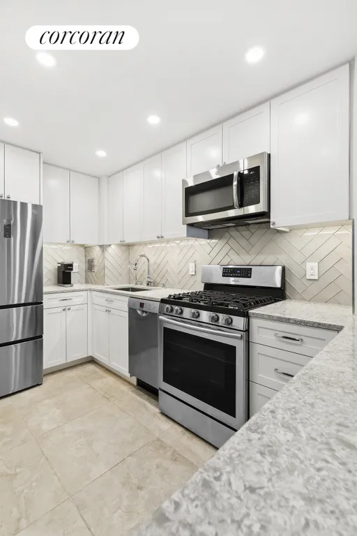 New York City Real Estate | View 400 East 85th Street, 4H | Kitchen | View 5