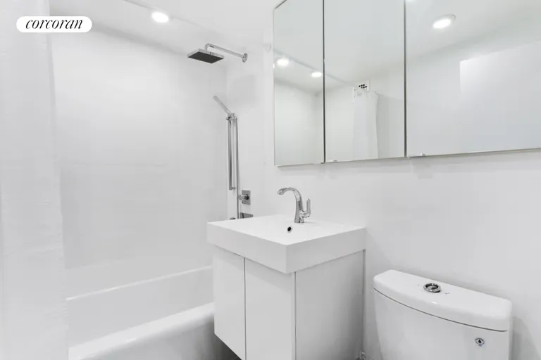 New York City Real Estate | View 301 East 66th Street, 9A | Full Bathroom | View 3
