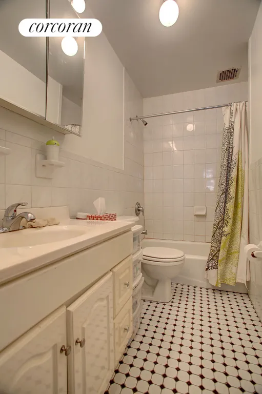 New York City Real Estate | View 55 West 75th Street, 7 | Full Bathroom | View 3