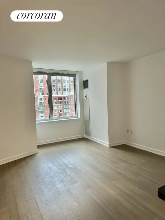 New York City Real Estate | View 20 River Terrace, 16Q | Living Room | View 5