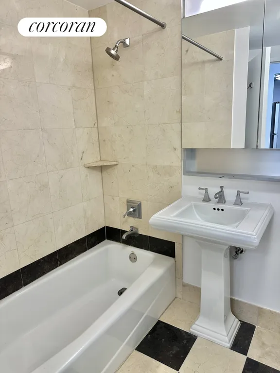 New York City Real Estate | View 20 River Terrace, 16Q | Full Bathroom | View 7