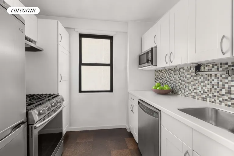 New York City Real Estate | View 201 East 28th Street, 4R | Kitchen | View 7