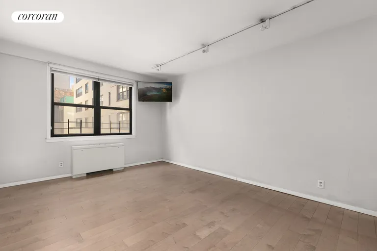 New York City Real Estate | View 201 East 28th Street, 4R | room 4 | View 5