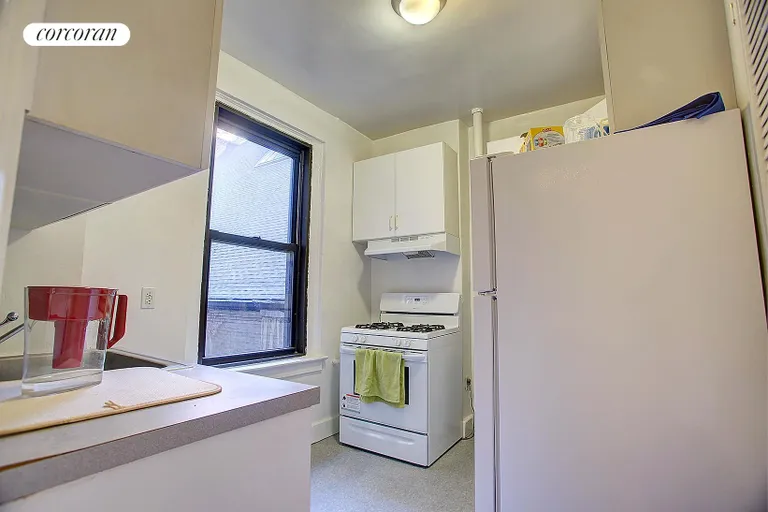 New York City Real Estate | View 158 West 81st Street, 42 | Kitchen | View 4