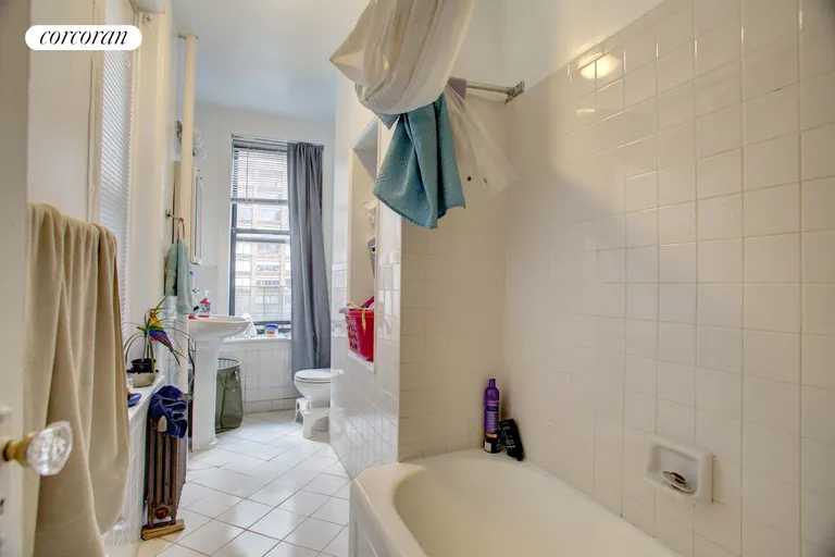 New York City Real Estate | View 410 East 59th Street, 3A | Full Bathroom | View 5