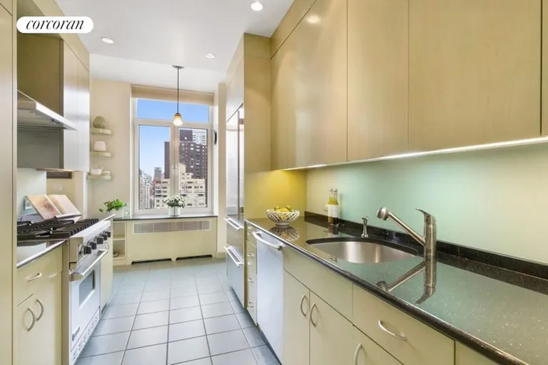 New York City Real Estate | View 400 East 51st Street, 17A | room 3 | View 4