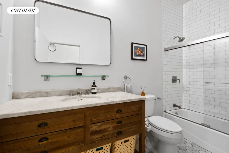 New York City Real Estate | View 396 Franklin Avenue, 2 | Full Bathroom | View 7