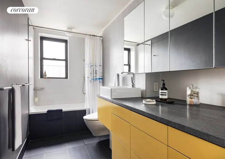 New York City Real Estate | View 201 East 21st Street, 18HJ | Full Bathroom | View 11