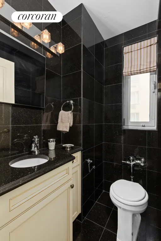 New York City Real Estate | View 880 Fifth Avenue, 4L | Half Bathroom | View 5