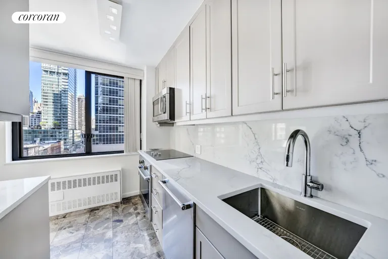 New York City Real Estate | View 300 East 54th Street, 10H | room 3 | View 4