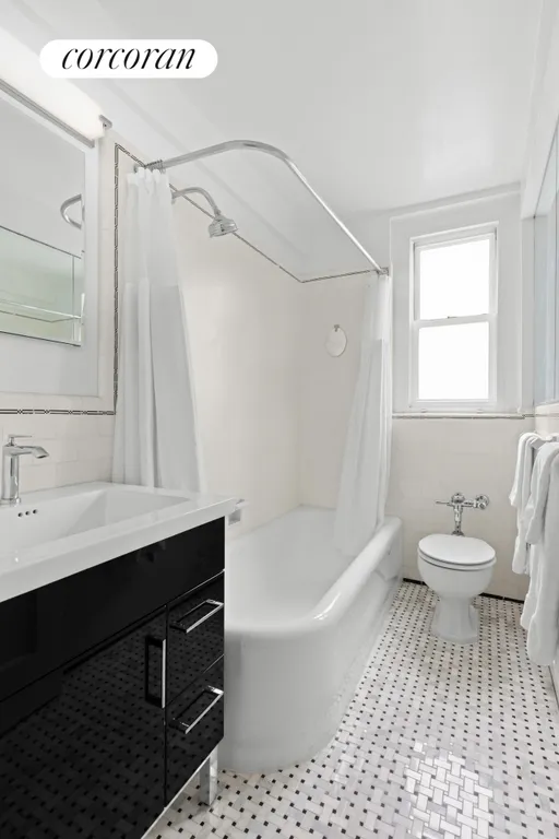 New York City Real Estate | View 315 East 68th Street, 12C | Full Bathroom | View 7