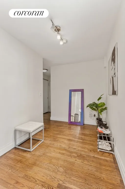 New York City Real Estate | View 200 East 28th Street, 4G | Foyer off Entryway w/ Triple Closet | View 4