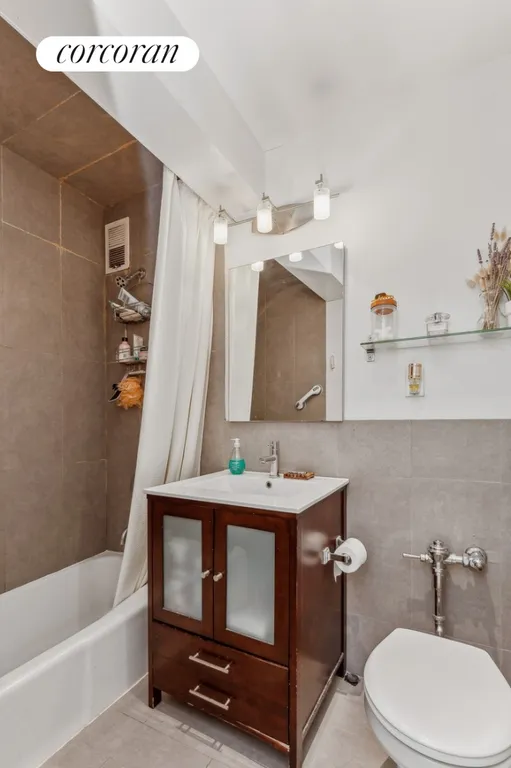 New York City Real Estate | View 200 East 28th Street, 4G | Bathroom | View 5