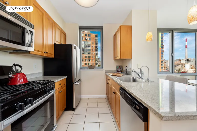 New York City Real Estate | View 425 Main Street, 7S | Kitchen | View 4