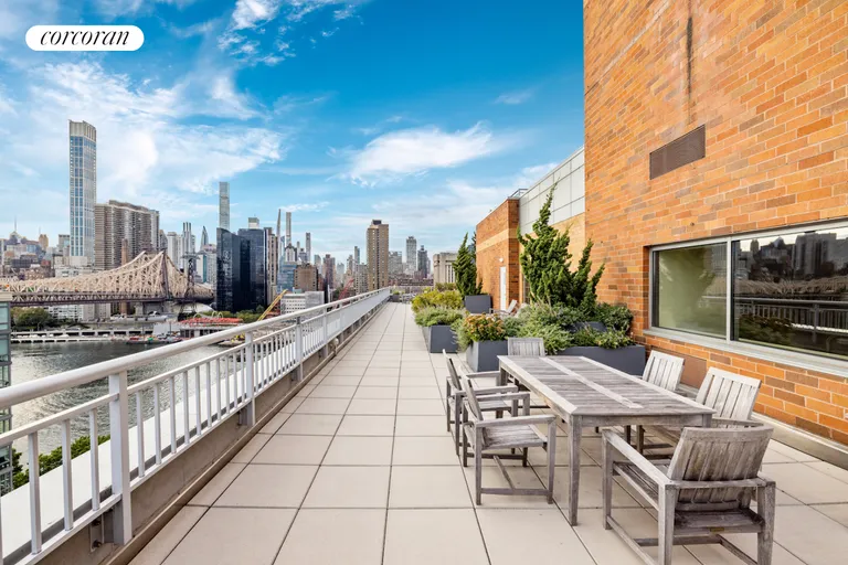 New York City Real Estate | View 425 Main Street, 7S | room 9 | View 10