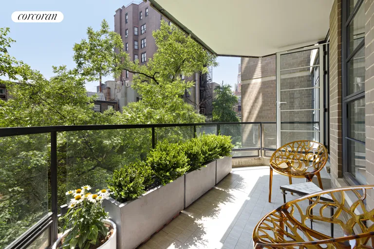 New York City Real Estate | View 37 West 12th Street, 5J | room 1 | View 2