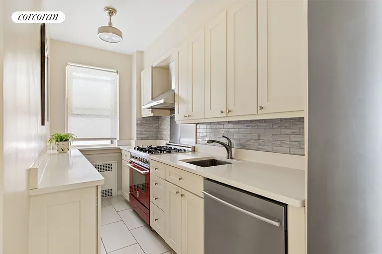 New York City Real Estate | View 860 Fifth Avenue, 3F | Kitchen | View 5
